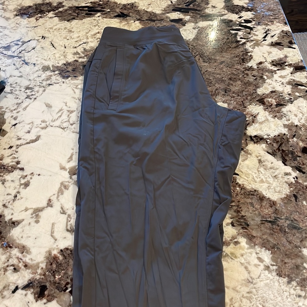 Lululemon Men's Jogger Graphite Grey - Medium.